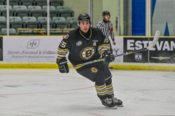 Rennie hat trick lifts Bruins to win vs. Hawks