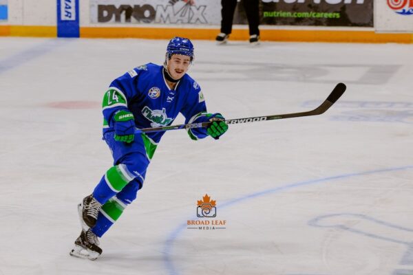 SUNDAY RECAP – Cox, Mustangs hold off late Terriers rally